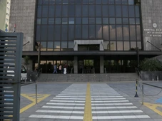 Imagem - Vendedora ganha R$ 20 mil de indenização após ser obrigada a cobrir prejuízo de furto