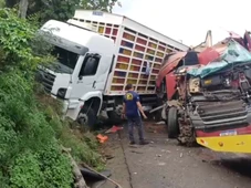 Imagem - Trecho da BR-324 tem faixa liberada após acidente na Bahia; congestionamento chega a 14 km