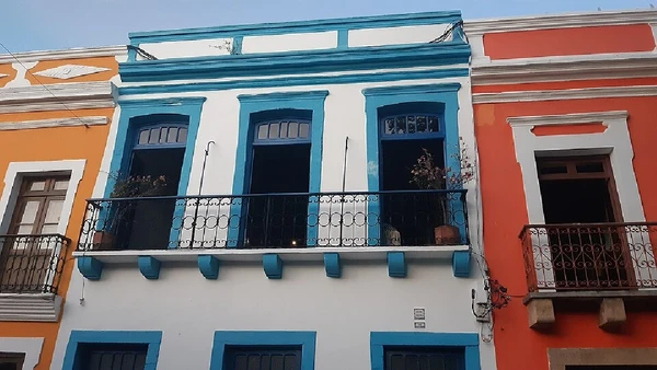 A cidade reúne cerca de 1.500 imóveis em 1,2 km², com construções coloniais, fachadas de azulejos e marcas de diferentes períodos da arquitetura brasileira