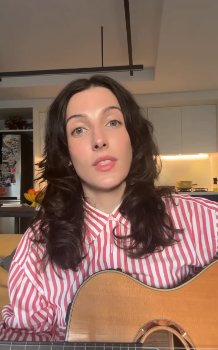 Atriz e cantora Clarice Falcão por Reprodução | Instagram