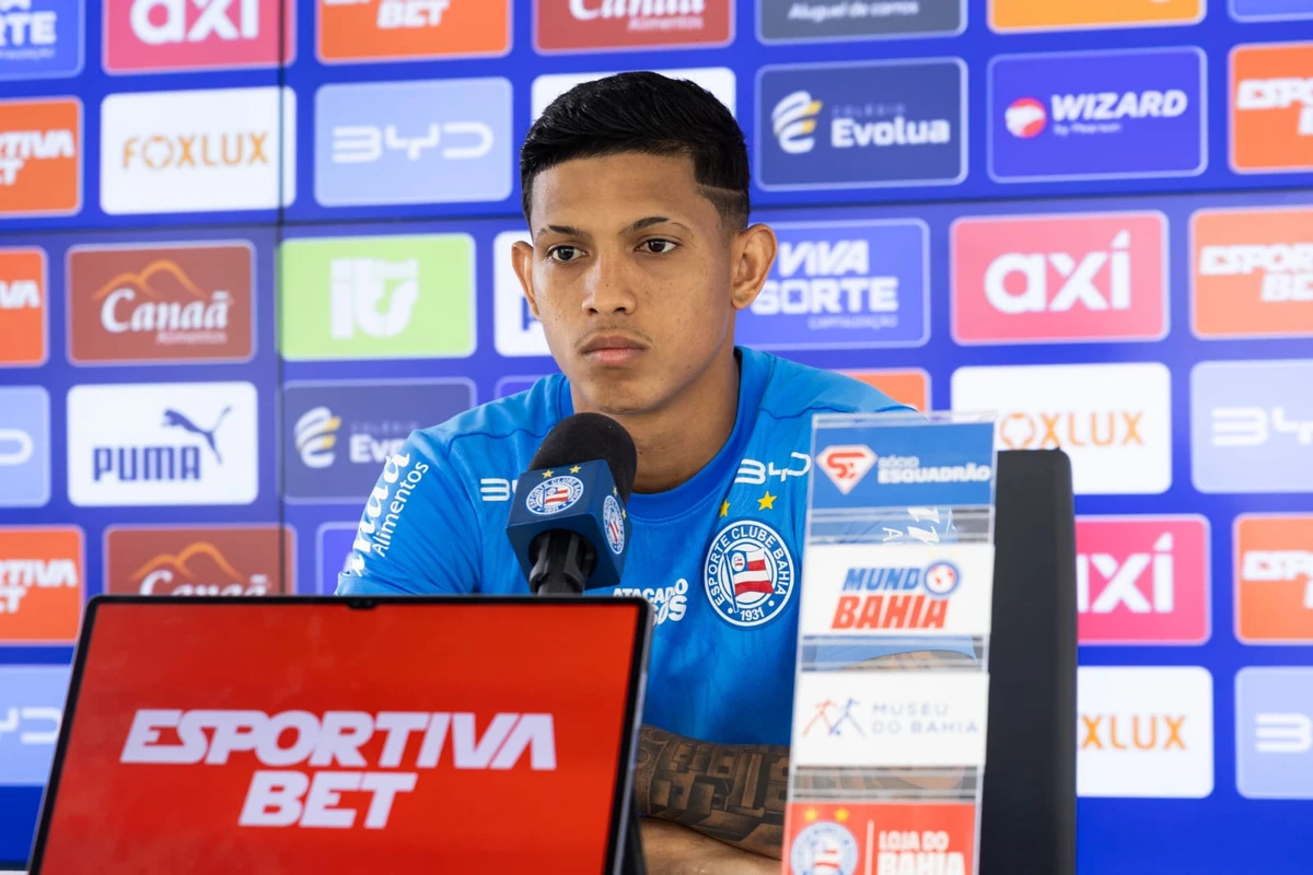 Erick Pulga com a camisa do Bahia