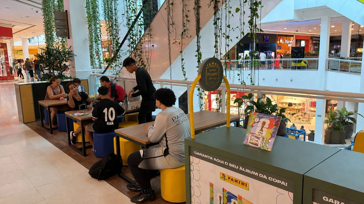 Espaço de venda e troca de figurinhas da Copa do Mundo 2026 no Shopping Bela Vista