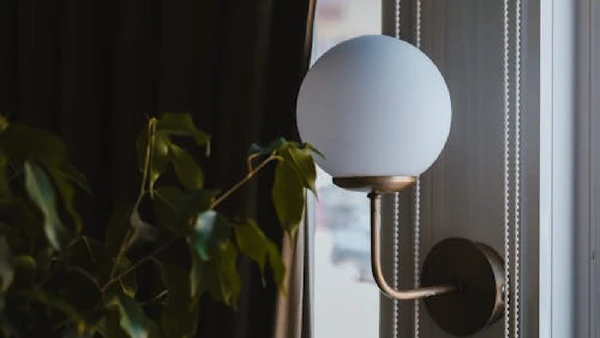 Globo decorativo em ambiente leve por Fatih Güney / Pexels
