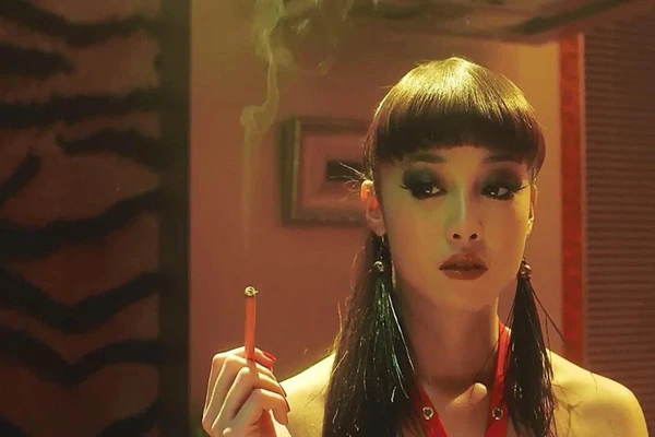 Helter Skelter (2012) por Reprodução