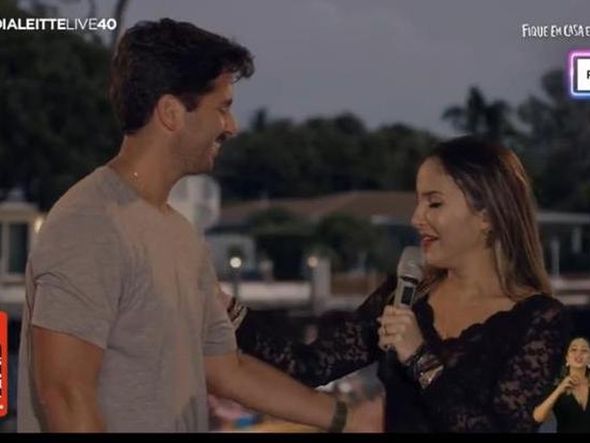 Mansão de Claudia Leitte em Miami tem canal privativo, piscina e espaço para lancha por Reprodução