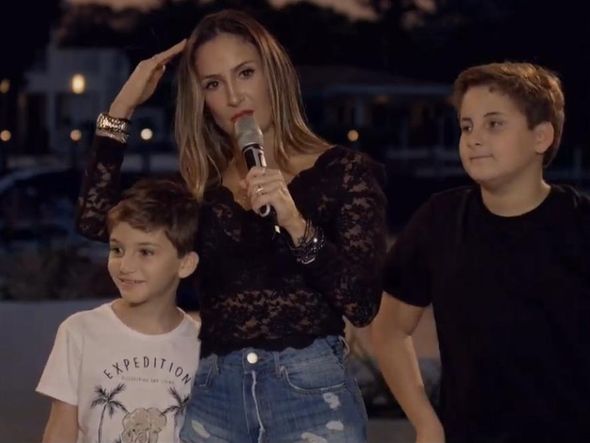 Mansão de Claudia Leitte em Miami tem canal privativo, piscina e espaço para lancha por Reprodução