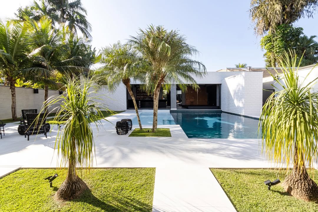 Mansão de Gabigol tem piscina personalizada e balada privativa por Divulgação/Gabriel Fernandes