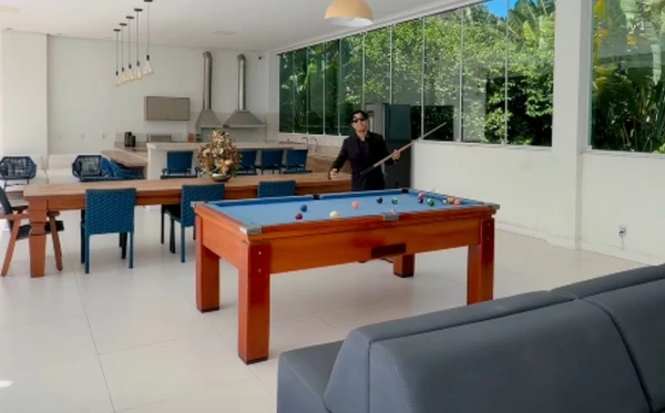 Mansão de Sthefane Matos e Kevi Jonny na Bahia tem piscina com cascata e vale R$ 12 milhões por Reprodução