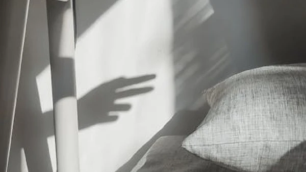 O cinza, em excesso, foi frequentemente relacionado à tristeza, ao tédio, ao cansaço, ao medo e à baixa sensação de controle