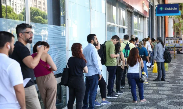 Prefeitura abre concurso público com 183 vagas e salários de até R$ 9,4 mil