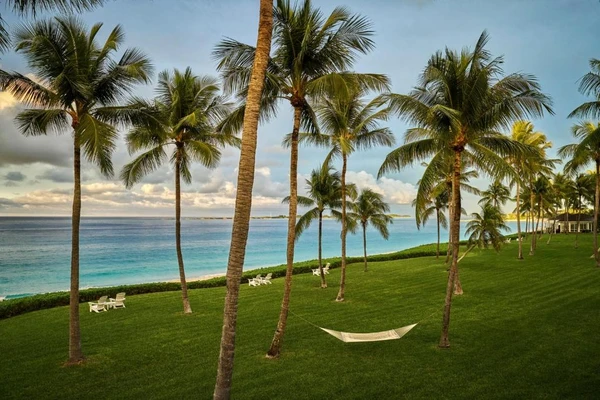 Resort das Bahamas que virou cenário de James Bond tem diárias acima de R$ 15 mil por Reprodução/Booking