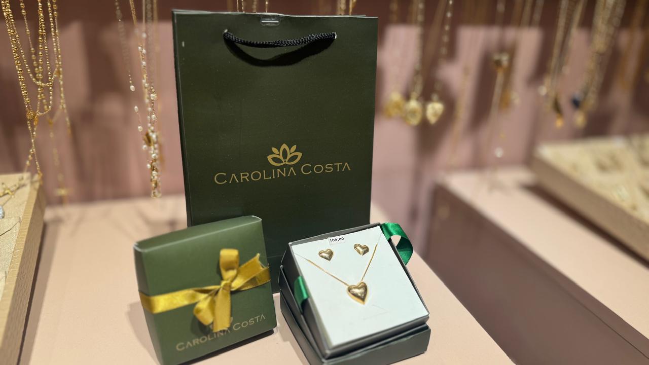 Conjunto Brinco e Colar Coração por R$ 109,80 
Loja Carolina Costa
Shopping Barra  por Divulgação