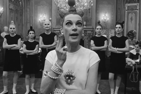 Who Are You, Polly Maggoo? (1966) por Reprodução