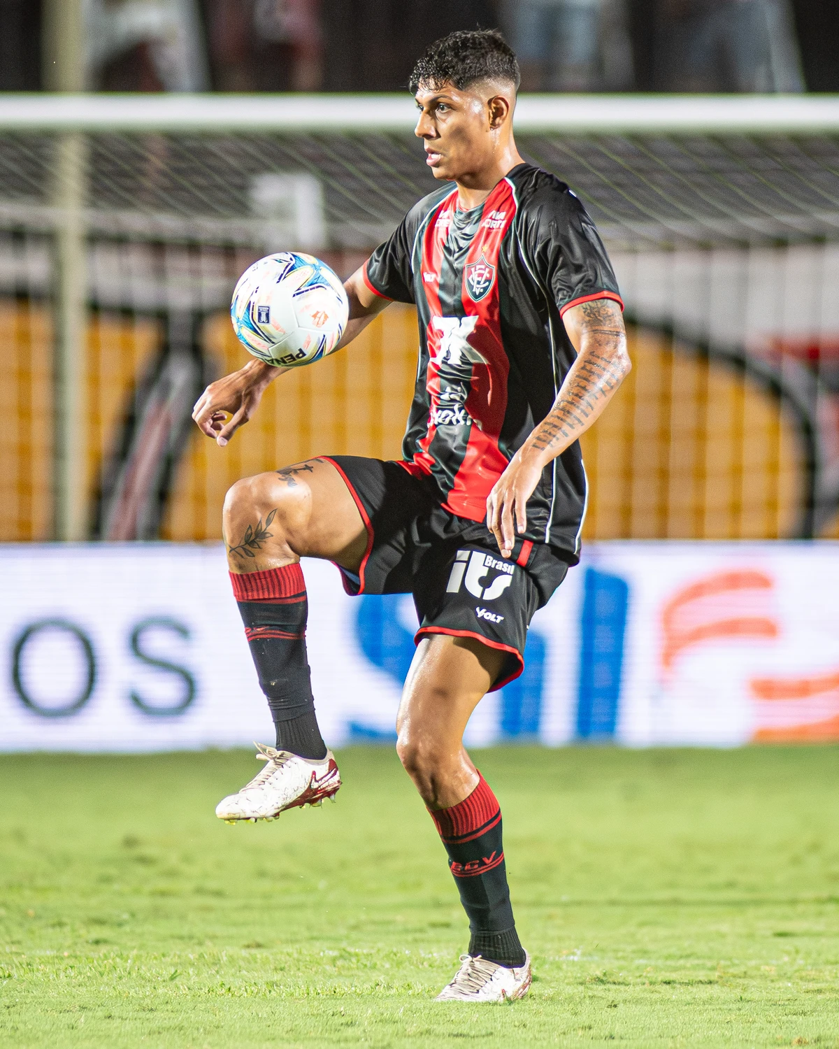 Zé Vitor em ação pelo Vitória por Victor Ferreira/ECV