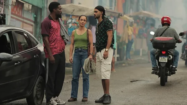  'Homem em Chamas', série da Netflix conta com Alice Braga no elenco  por Divulgação 