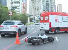 Imagem - Mulher de 31 anos morre em acidente com moto ao tentar fugir de assalto em avenida de Salvador