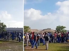 Imagem - Trabalhadores protestam em frente à fábrica da BYD em Camaçari