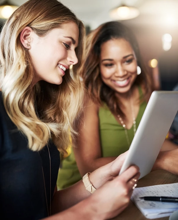 A tecnologia passa a ser encarada como parte da experiência cultural do local de trabalho e não só suporte operacional
