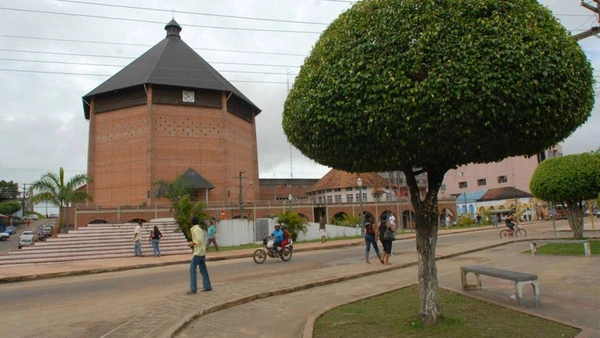 Aqui, basta atravessar poucos metros para mudar de território por Agência de Notícias do Acre/ Wikimedia Commons