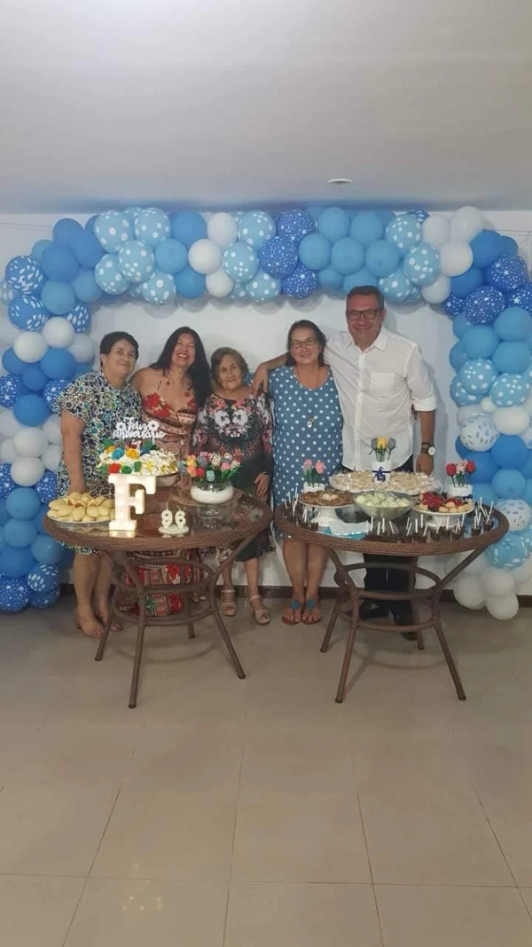 Baiana de 104 anos toma Coca-Cola todos os dias e diz: 'Me sinto como se tivesse 40, 50 anos' por Acervo pessoal