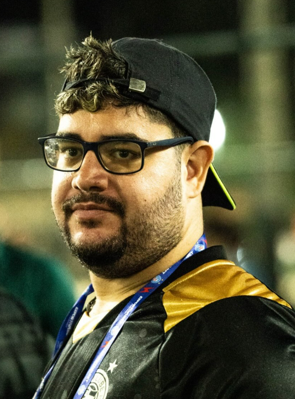 Danrley Souza Lessa é estudante de jornalismo e designer gráfico por Reprodução