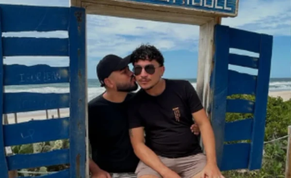 Eryvelton com o marido por Reprodução