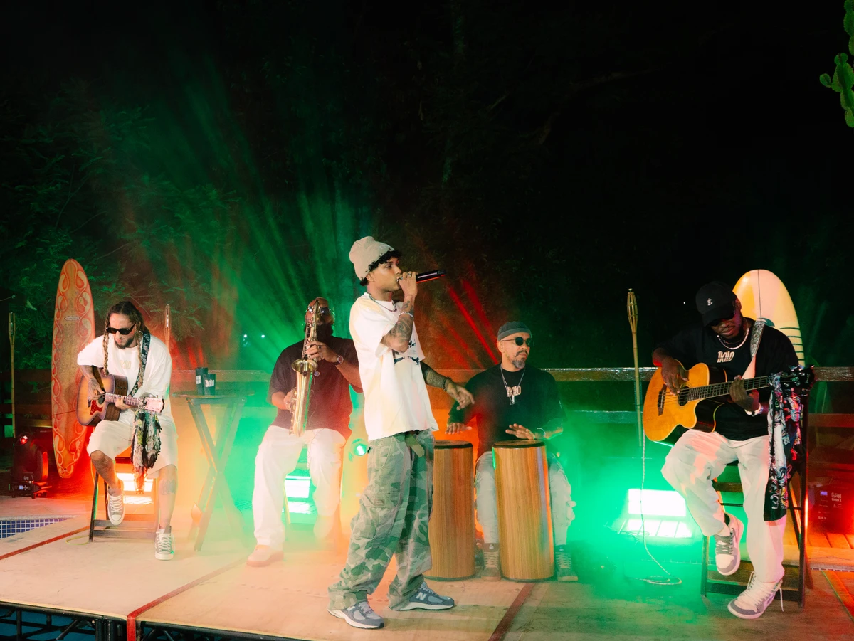 Junior Lord revive “Melanina” em versão acústica e fala sobre reencontro com a essência musical no Luau 1Kilo. por Wesley Camanho