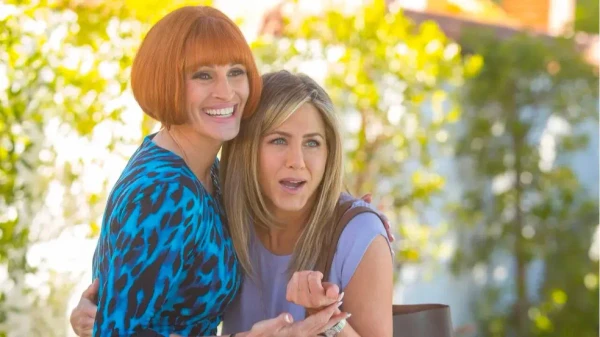 O Maior Amor do Mundo, filme de 2016. Nesta comédia romântica, cinco histórias associadas à maternidade se cruzam: Sandy (Jennifer Aniston) é uma mãe solteira com dois filhos, Bradley (Jason Sudeikis) é um pai solteiro com uma filha adolescente, Jesse (Kate Hudson) tem uma história complicada com a sua mãe, Kristin (Britt Robertson) nunca conheceu a sua mãe biológica e Miranda (Julia Roberts) é uma escritora de sucesso que abre mão de ter filhos para se dedicar à carreira. Disponível na Netflix, Apple, ClaroTV, YouTube e GooglePlay.  por Reprodução