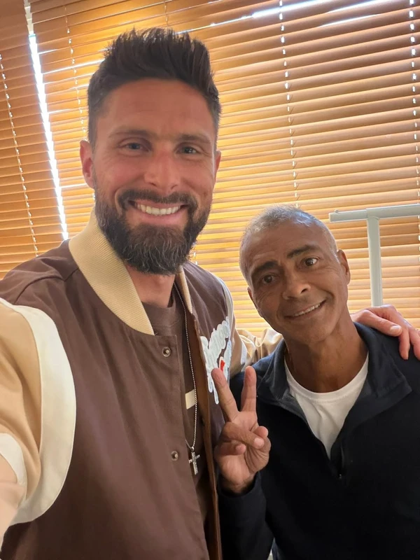 Romário com o jogador Olivier Giroud, centroavante francês que atua no Lille por Reprodução/Instagram