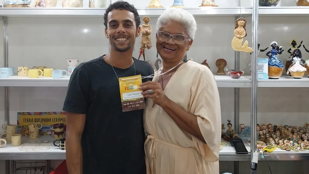 Tainan tomou gosto pela cerâmica observando a mãe