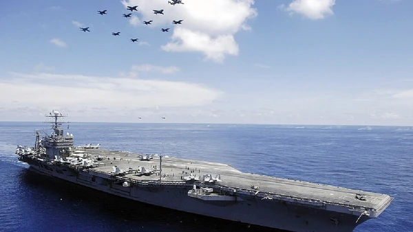 USS Abraham Lincoln, há 36 anos em atividade por U.S. Navy / Wikimedia Commons