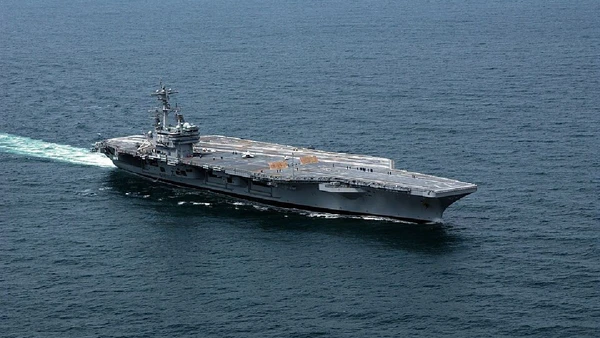 USS George H. W. Bush, há 17 anos em atividade por Mass Communication Specialist 1st Class Demetrius L. Patton / U.S. Navy / Wikimedia Commons