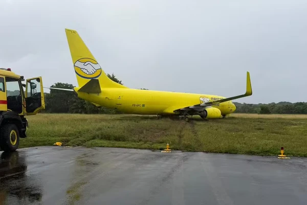 Avião cargueiro da Gol saiu da pista após pouso em Salvador por Reprodução