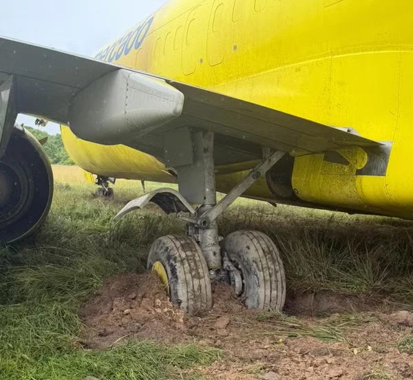 Avião cargueiro da Gol saiu da pista após pouso em Salvador por Reprodução