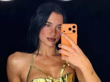 Imagem - Dua Lipa processa Samsung e pede indenização milionária após uso indevido de sua imagem