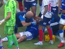 Imagem - Jogador do Cruzeiro vai parar no hospital após pancada no jogo contra o Bahia