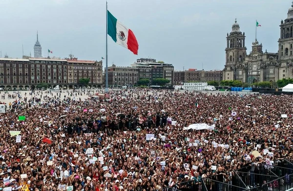 Multidão no México por Reprodução