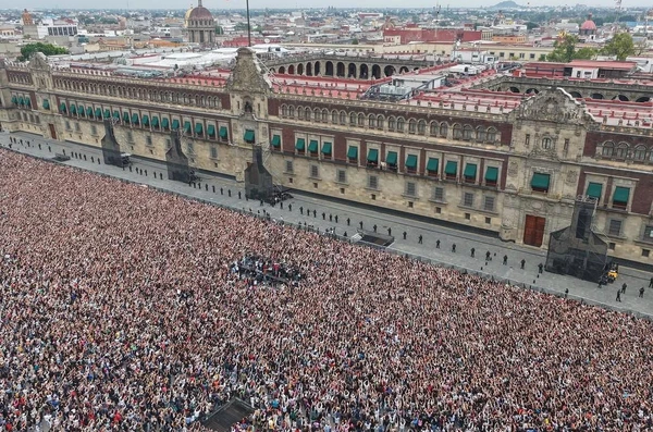 Multidão no México por Reprodução
