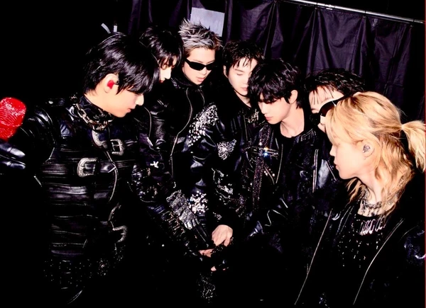 BTS na turnê Arirang por Reprodução