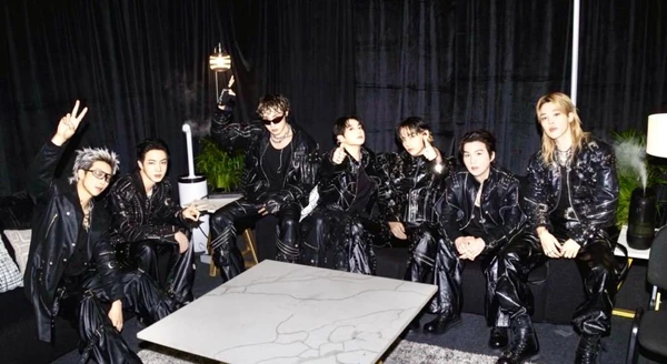 BTS na turnê Arirang por Reprodução