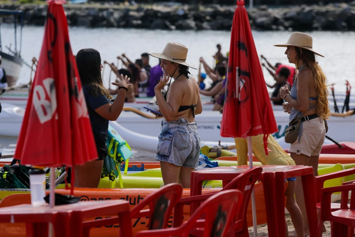 Famílias foram à Praia da Preguiça para comemorar o Dia das Mães remando em Salvador por Arisson Marinho/CORREIO