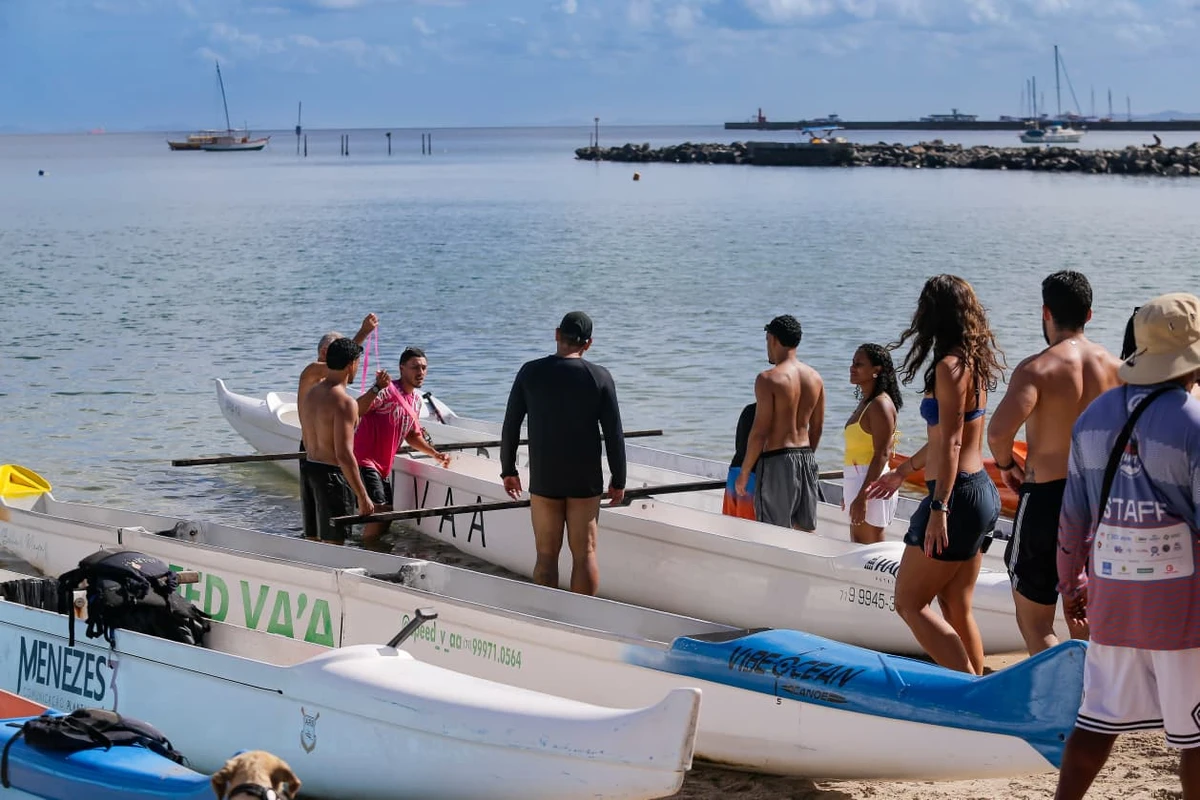 Famílias foram à Praia da Preguiça para comemorar o Dia das Mães remando em Salvador por Arisson Marinho/CORREIO