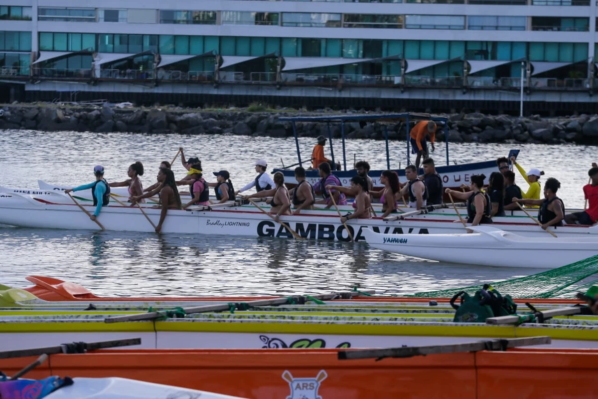 Famílias foram à Praia da Preguiça para comemorar o Dia das Mães remando em Salvador por Arisson Marinho/CORREIO