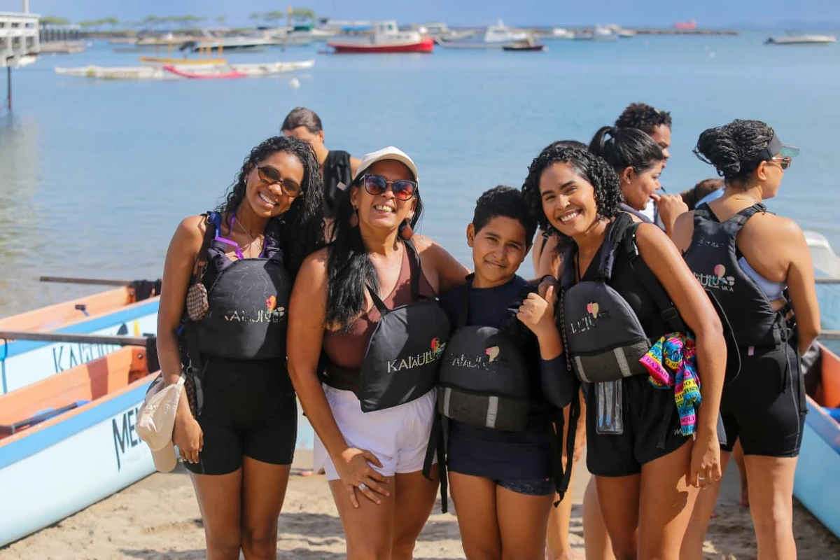 Famílias foram à Praia da Preguiça para comemorar o Dia das Mães remando em Salvador por Arisson Marinho/CORREIO