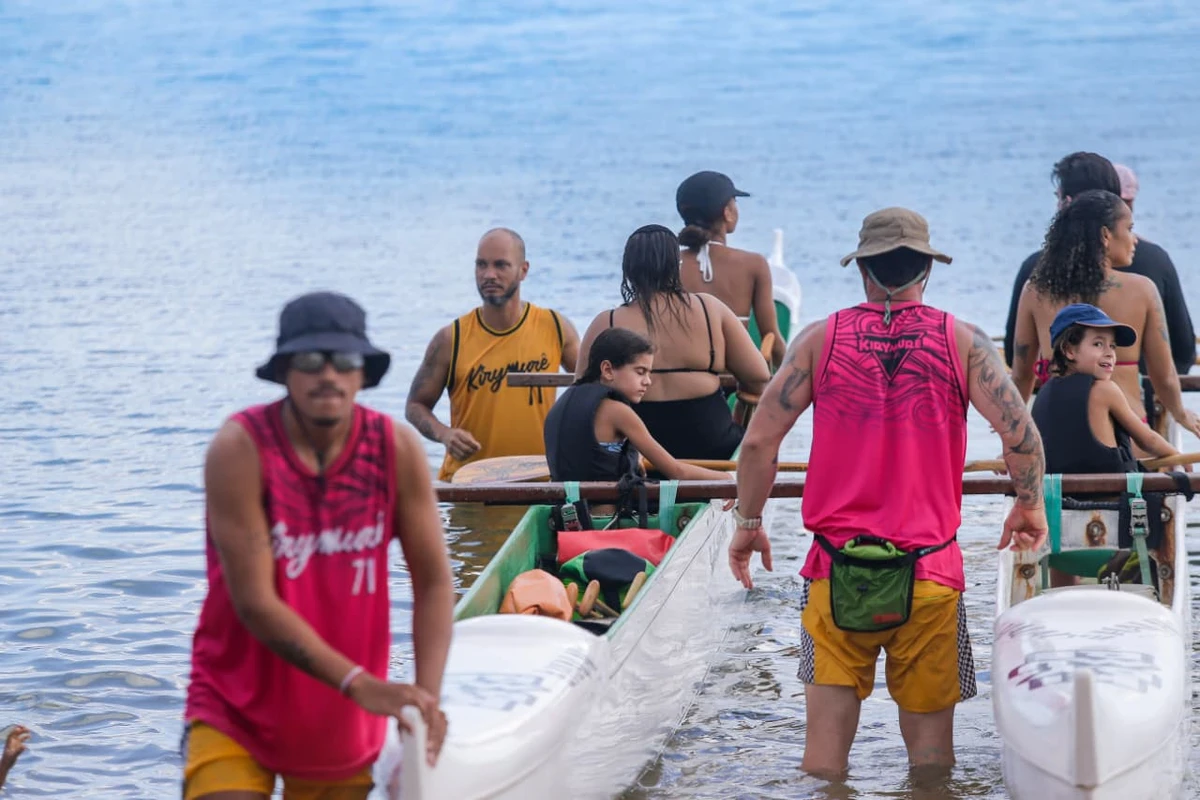 Famílias foram à Praia da Preguiça para comemorar o Dia das Mães remando em Salvador por Arisson Marinho/CORREIO