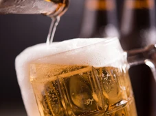 Imagem - O que a cerveja faz no intestino e também no fígado