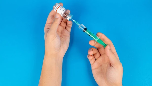 A linhagem também foi usada em pesquisas que apoiaram o desenvolvimento e os testes de vacinas contra a COVID-19 por Maksim Goncharenok / Pexels