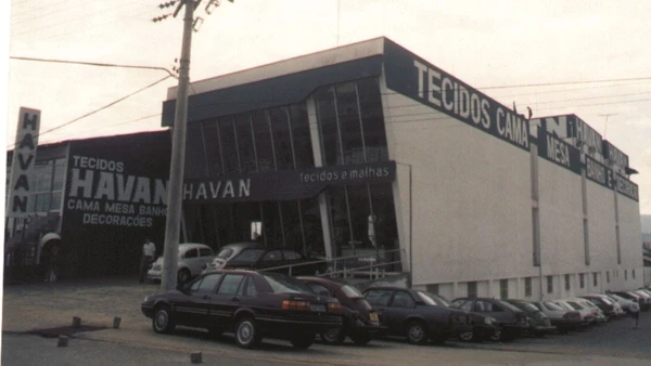 A loja mudou de endereço pela primeira vez em 1989, para um espaço maior ainda em Brusque por Divulgação