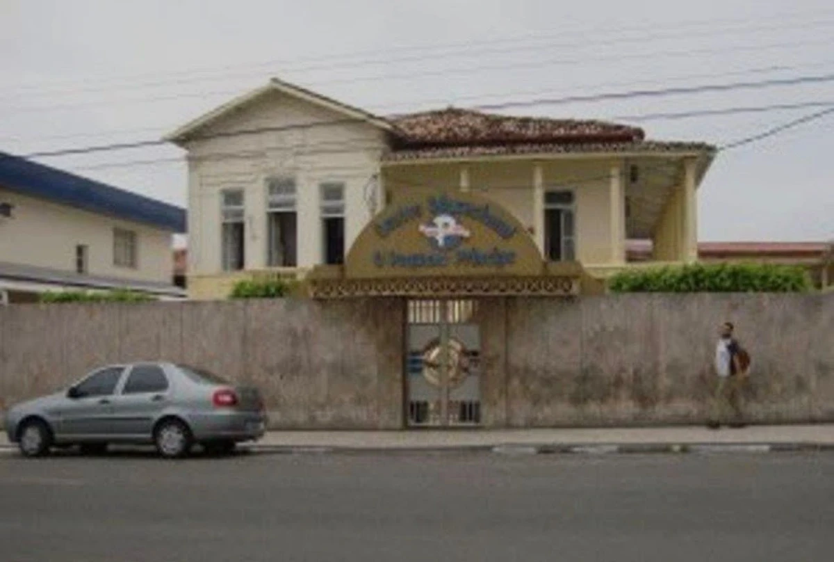 Após 43 anos de atuação, o colégio O Pequeno Príncipe encerrou as atividades em 2010. Até hoje, a escola é lembrada por ex-alunos com saudosismo. O prédio principal é um casarão histórico e pertenceu a Arthur Fróes da Motta.  por Reprodução