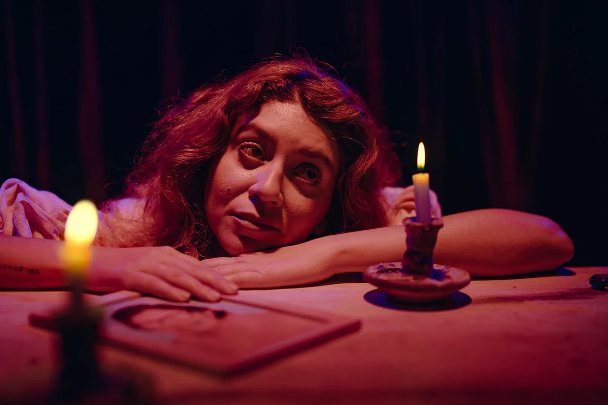 Carla Lucena em cena de Corpo Presente